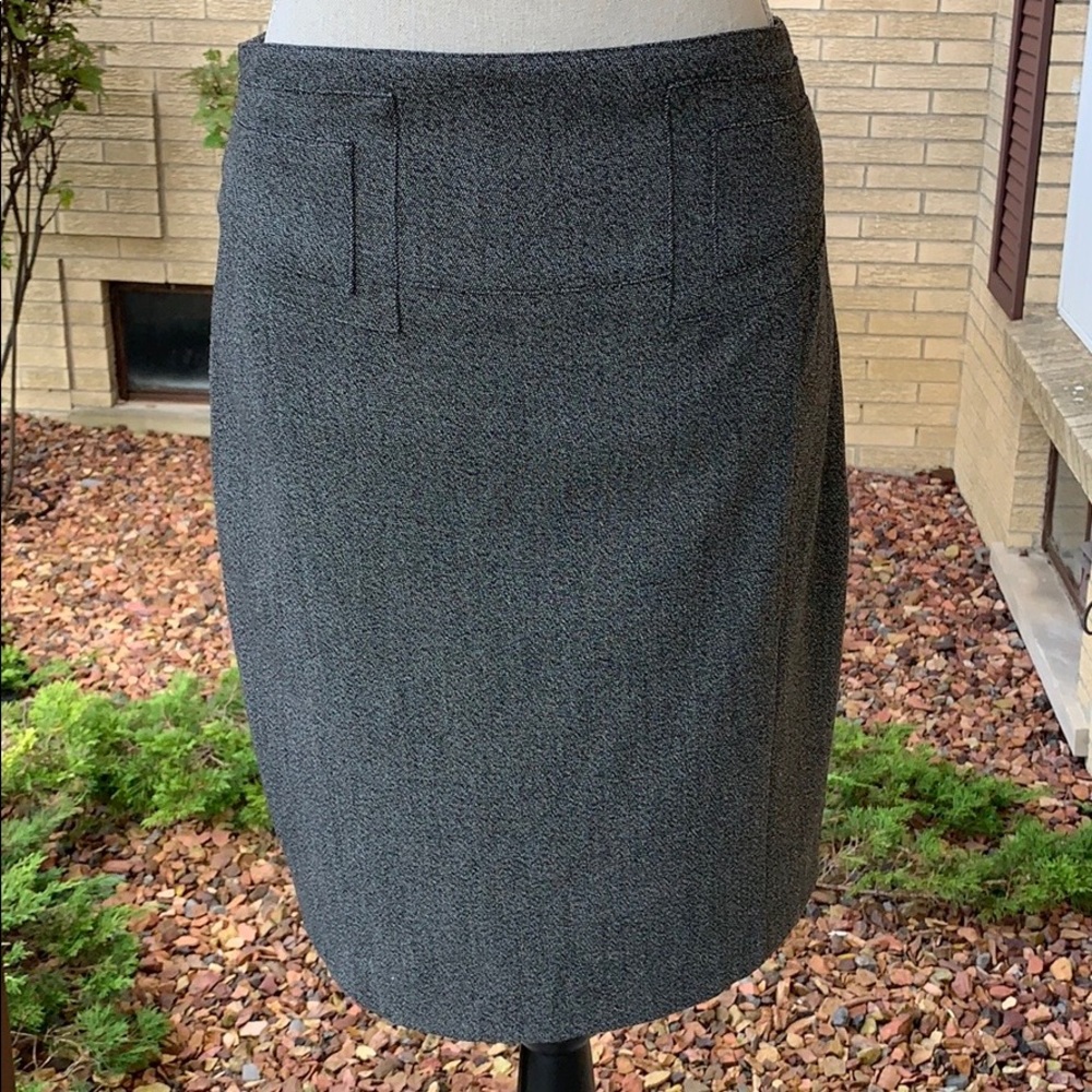 Express skirt in black marbled